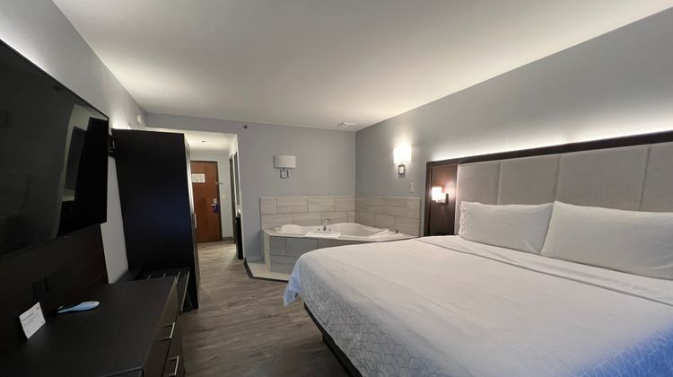 Holiday Inn Express Hotel & Suites Suite