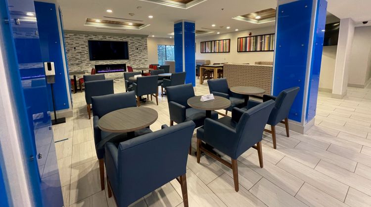 Holiday Inn Express Hotel & Suites Lobby