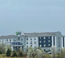 Holiday Inn Express Hotel & Suites Exterior