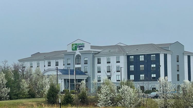 Holiday Inn Express Hotel & Suites Exterior