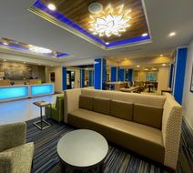 Holiday Inn Express Hotel & Suites Lobby