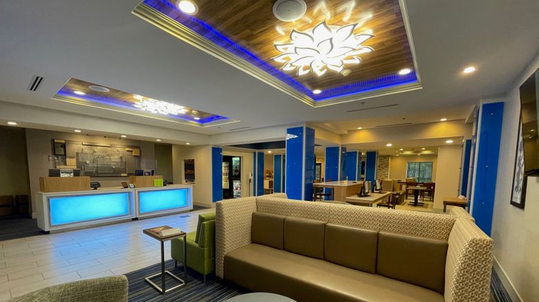 <b>Holiday Inn Express Hotel & Suites Lobby</b>. Images powered by <a href="https://www.leonardoworldwide.com/" title="Leonardo Worldwide" target="_blank">Leonardo</a>.