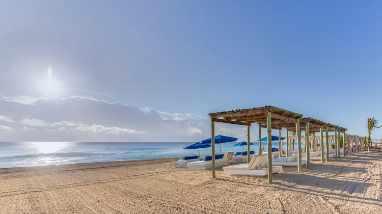 Live Aqua Beach Resort Cancun Beach