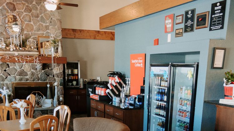 Boarders Inn & Suites by Cobblestone Lobby