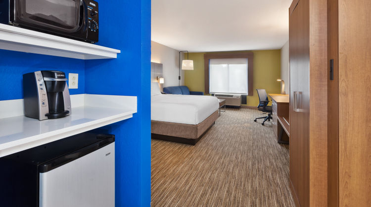 Holiday Inn Express Hotel & Suites Room
