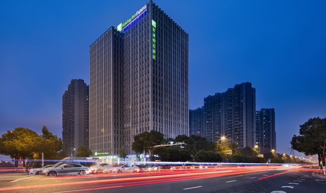 Holiday Inn Exp South Railway Station Exterior