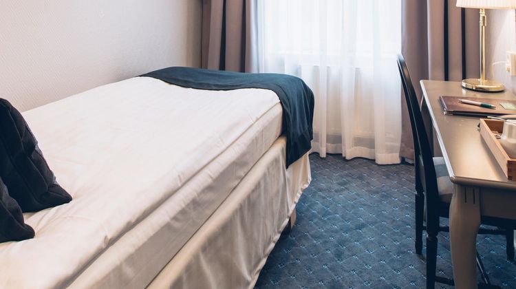 Crystal Plaza Hotel Room