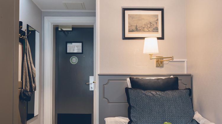 Crystal Plaza Hotel Room