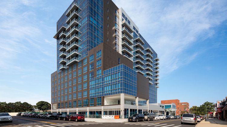 Four Points by Sheraton Flushing Exterior