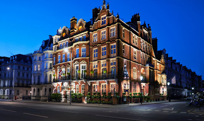 The Milestone Hotel and Residences Exterior