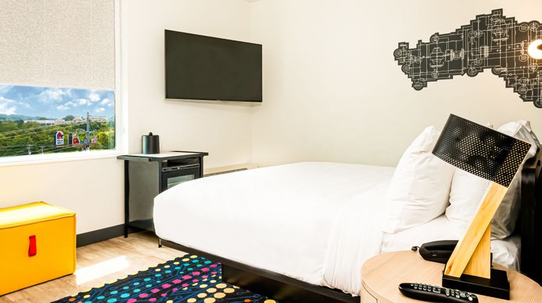 <b>Aloft Knoxville West Room</b>. Images powered by <a href="https://www.leonardoworldwide.com/" title="Leonardo Worldwide" target="_blank">Leonardo</a>.