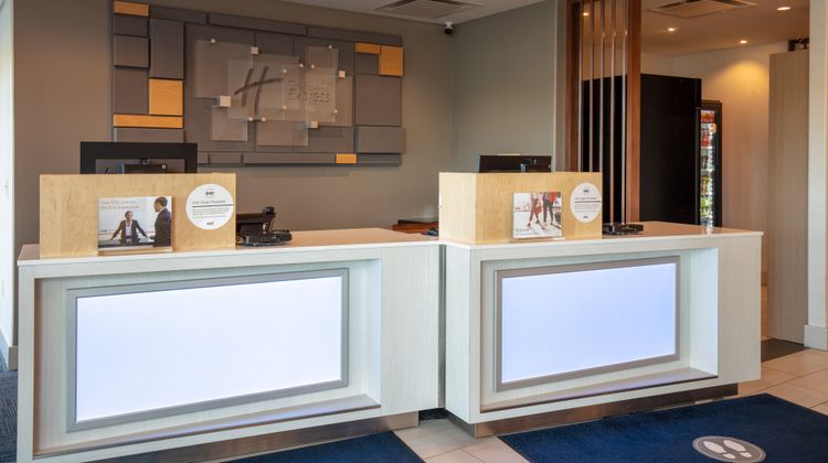 Holiday Inn Express & Suites Beloit Lobby