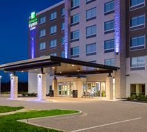 Holiday Inn Express & Suites Beloit Exterior