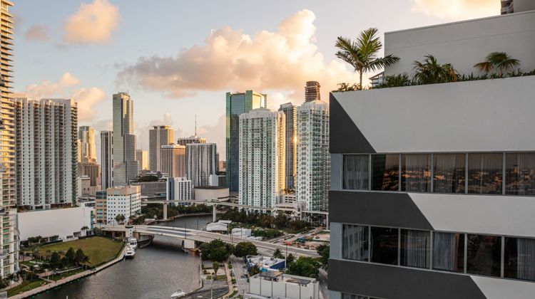 Element Miami Downtown Exterior