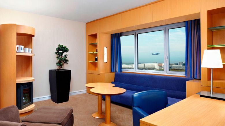 <b>Sheraton Paris Airport Hotel & Conf Ctr Room</b>. Images powered by <a href="https://www.leonardoworldwide.com/" title="Leonardo Worldwide" target="_blank">Leonardo</a>.