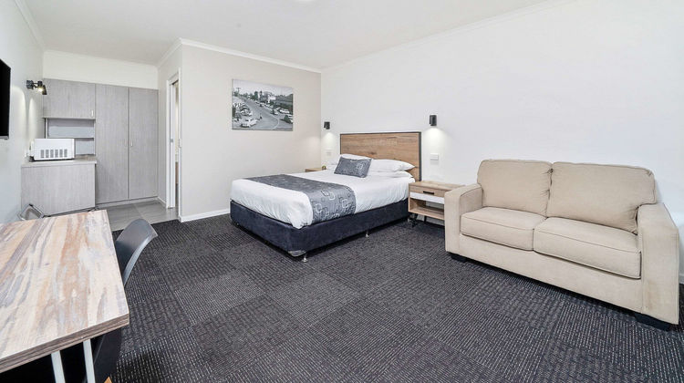 Peppermill Inn Room