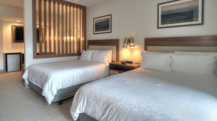Holiday Inn & Suites Pigeon Forge Suite