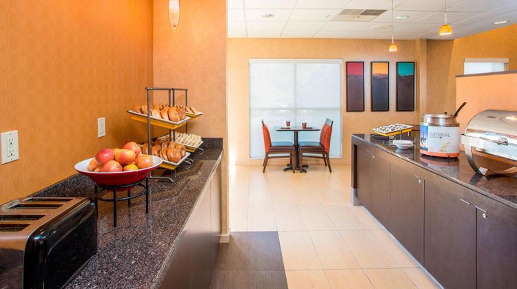 Residence Inn by Marriott Topeka Restaurant