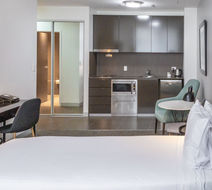 Holiday Inn & Stes Sydney Bondi Junction Room