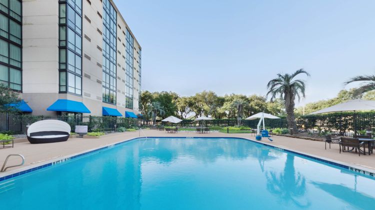 Houston Marriott North Pool
