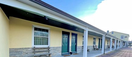 Red Carpet Inn & Suites Exterior