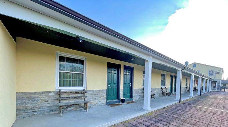 Red Carpet Inn & Suites Exterior