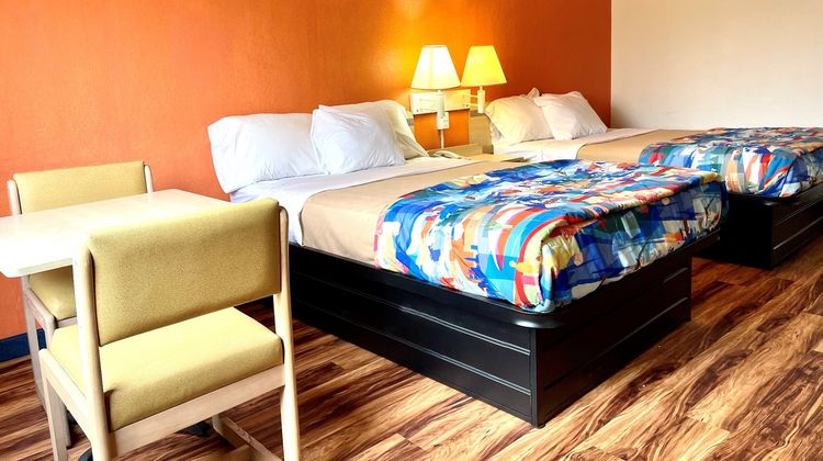 Red Carpet Inn Room