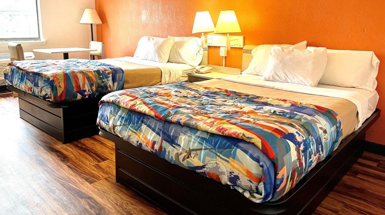 Red Carpet Inn Room