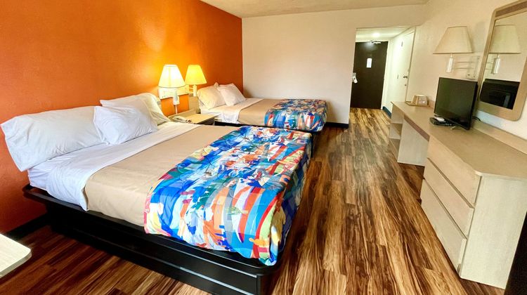 Red Carpet Inn Room