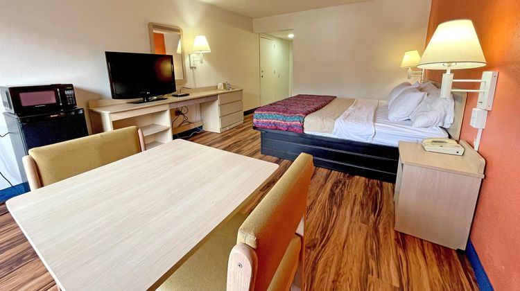 Red Carpet Inn Room