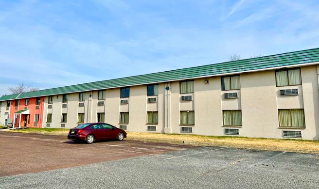 Red Carpet Inn Exterior