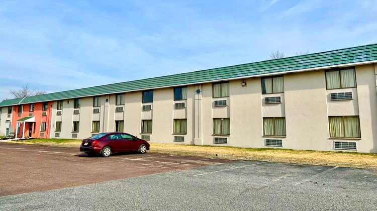 Red Carpet Inn Exterior