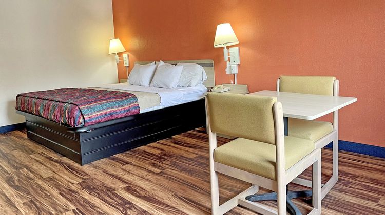 Red Carpet Inn Room