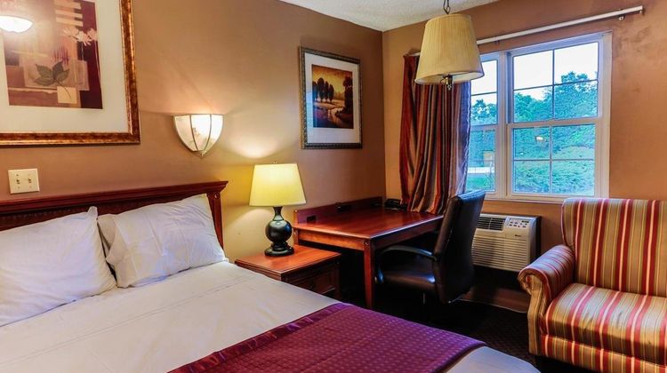 Red Carpet Inn Room