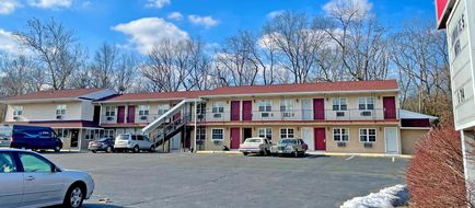 Red Carpet Inn Exterior