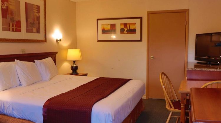 Red Carpet Inn Room