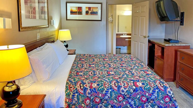 Red Carpet Inn Room