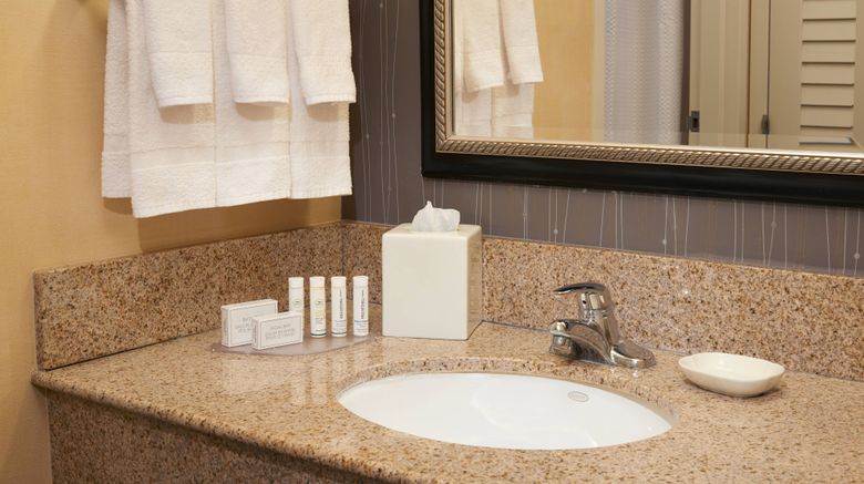 <b>Courtyard Chicago Deerfield Room</b>. Images powered by <a href="https://www.leonardoworldwide.com/" title="Leonardo Worldwide" target="_blank">Leonardo</a>.