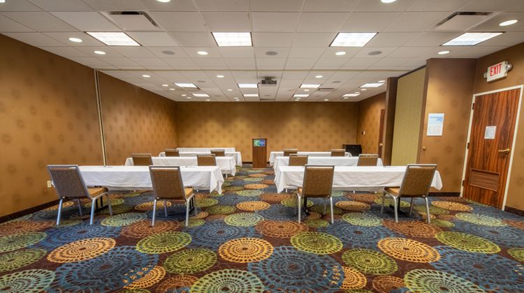 Holiday Inn Express & Suites Airport Meeting