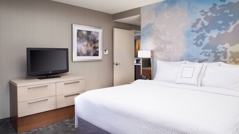 <b>Courtyard Cleveland Independence Suite</b>. Images powered by <a href="https://www.leonardoworldwide.com/" title="Leonardo Worldwide" target="_blank">Leonardo</a>.