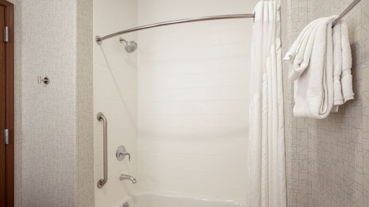 Holiday Inn Express & Suites Beloit Room