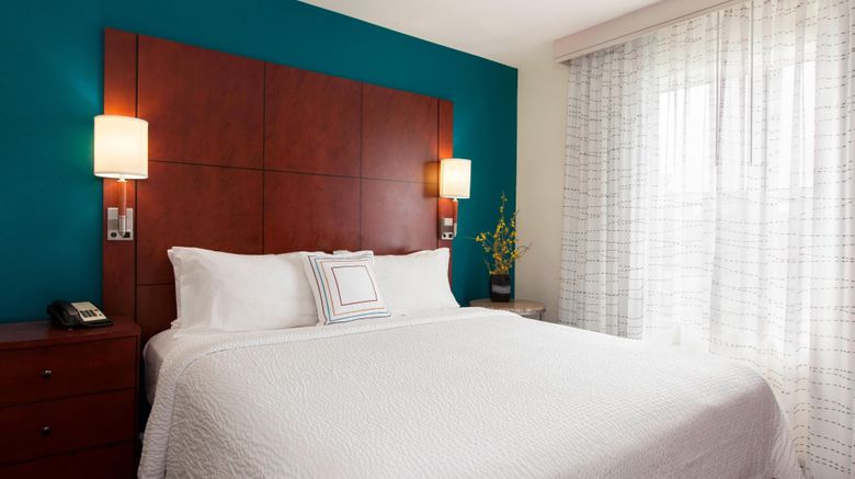 <b>Residence Inn Chicago Midway Suite</b>. Images powered by <a href="https://www.leonardoworldwide.com/" title="Leonardo Worldwide" target="_blank">Leonardo</a>.
