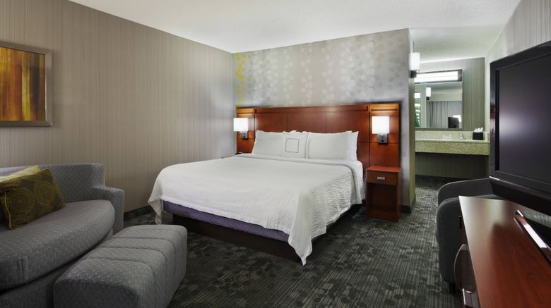 <b>Courtyard Chicago St. Charles Suite</b>. Images powered by <a href="https://www.leonardoworldwide.com/" title="Leonardo Worldwide" target="_blank">Leonardo</a>.