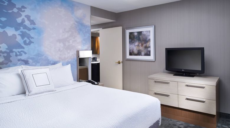 <b>Courtyard Cleveland Airport North Suite</b>. Images powered by <a href="https://www.leonardoworldwide.com/" title="Leonardo Worldwide" target="_blank">Leonardo</a>.