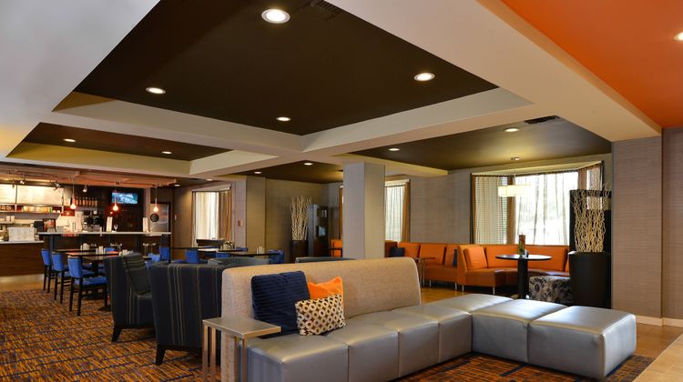 Courtyard Bentonville Lobby