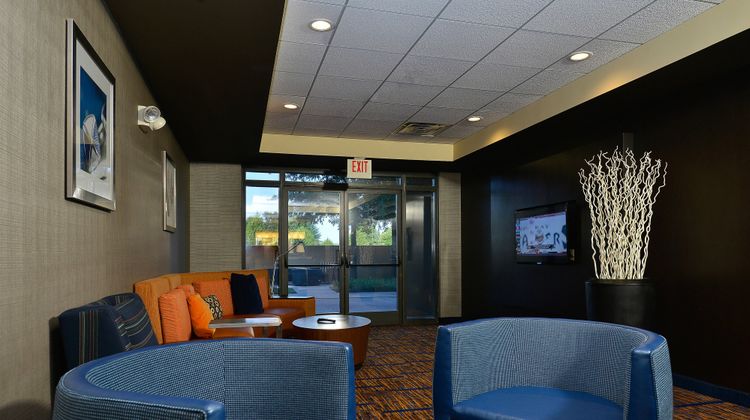 Courtyard Bentonville Lobby