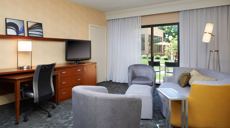 <b>Courtyard by Marriott Columbus Dublin Room</b>. Images powered by <a href="https://www.leonardoworldwide.com/" title="Leonardo Worldwide" target="_blank">Leonardo</a>.