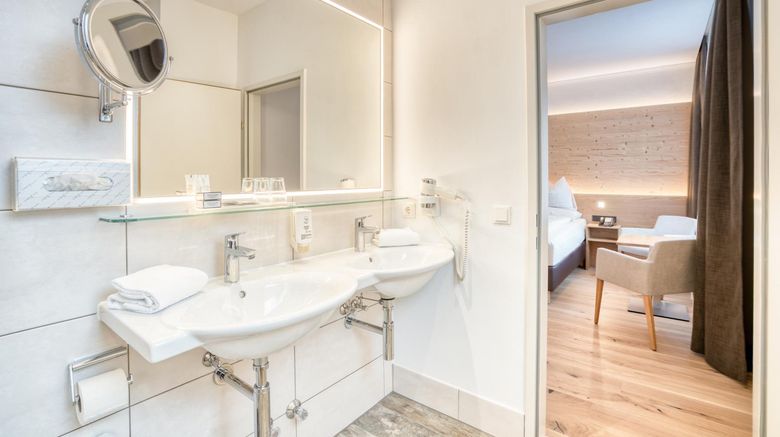 <b>Hotel Leipziger Hof Room</b>. Images powered by <a href="https://www.leonardoworldwide.com/" title="Leonardo Worldwide" target="_blank">Leonardo</a>.