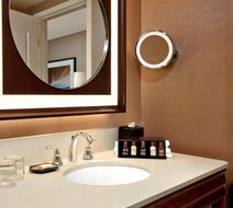 Sheraton Suites Calgary Eau Claire Room