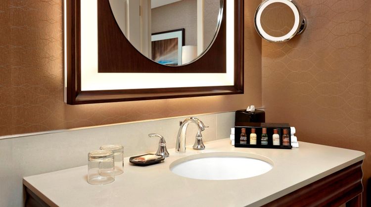 Sheraton Suites Calgary Eau Claire Room